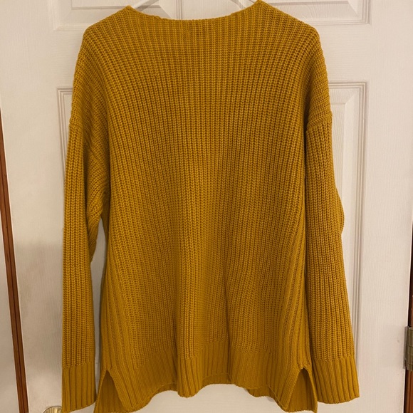 Mustard v-neck sweater - Picture 3 of 5